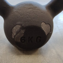 Litinový kettlebell HMS KZG16 16 kg, černý - 2. jakost